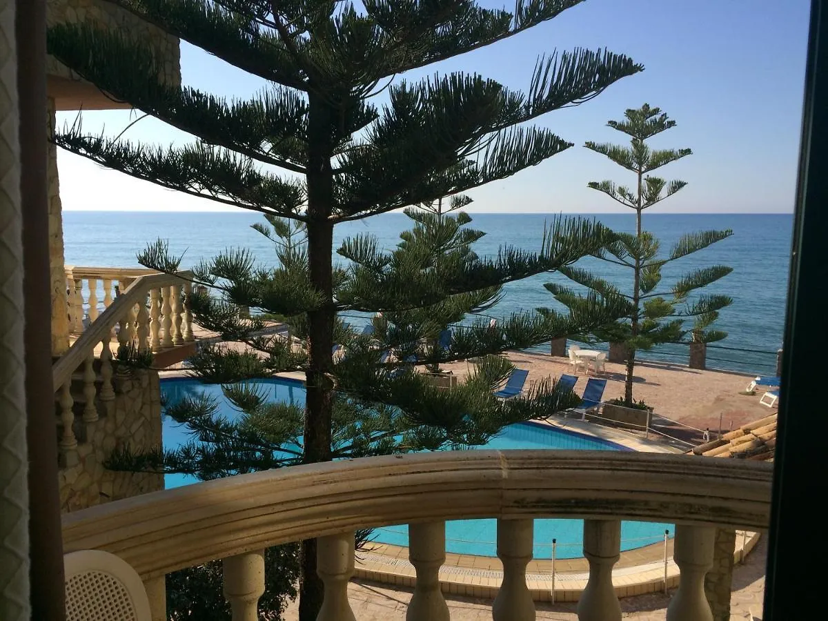 Hotel La Playa Blanca Santo Stefano di Camastra